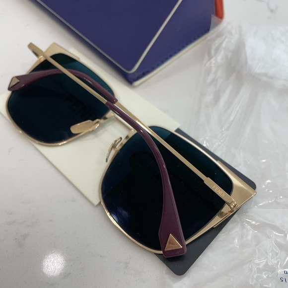 Fendi monochromatic square sunglasses with capped frame - Picture 4 of 6